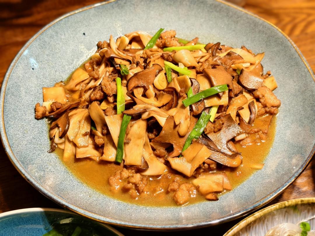 爆炒牛肝菌
