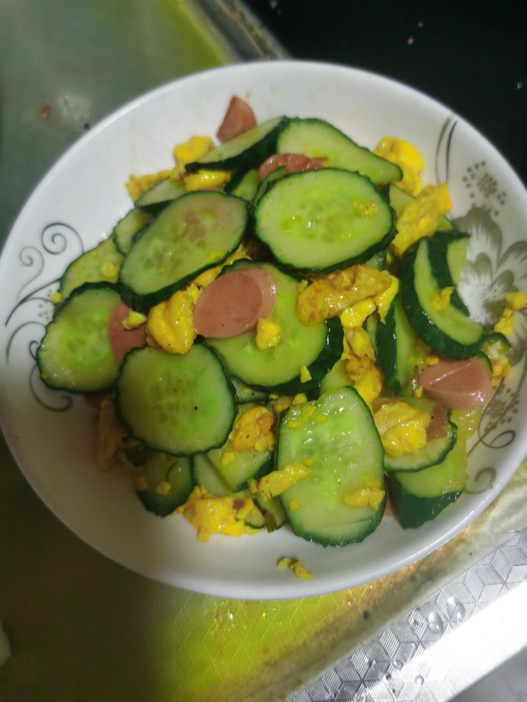 五分钟下饭菜黄瓜火腿炒鸡蛋