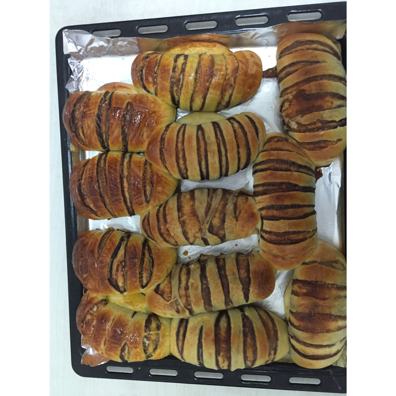 红豆沙面包卷——好吃得不得了#皮黑森林#