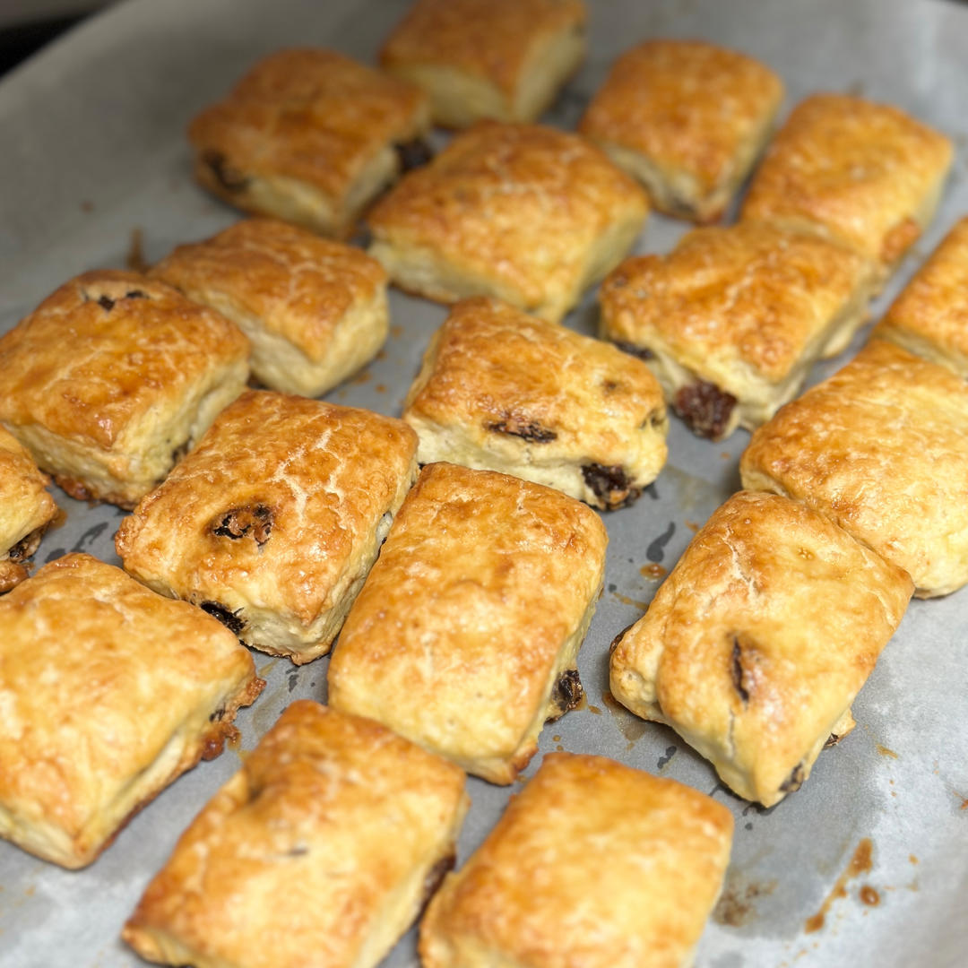 【视频】3分钟 奶油司康Scone(可能是世界上最快手的司康) 消耗淡奶油～