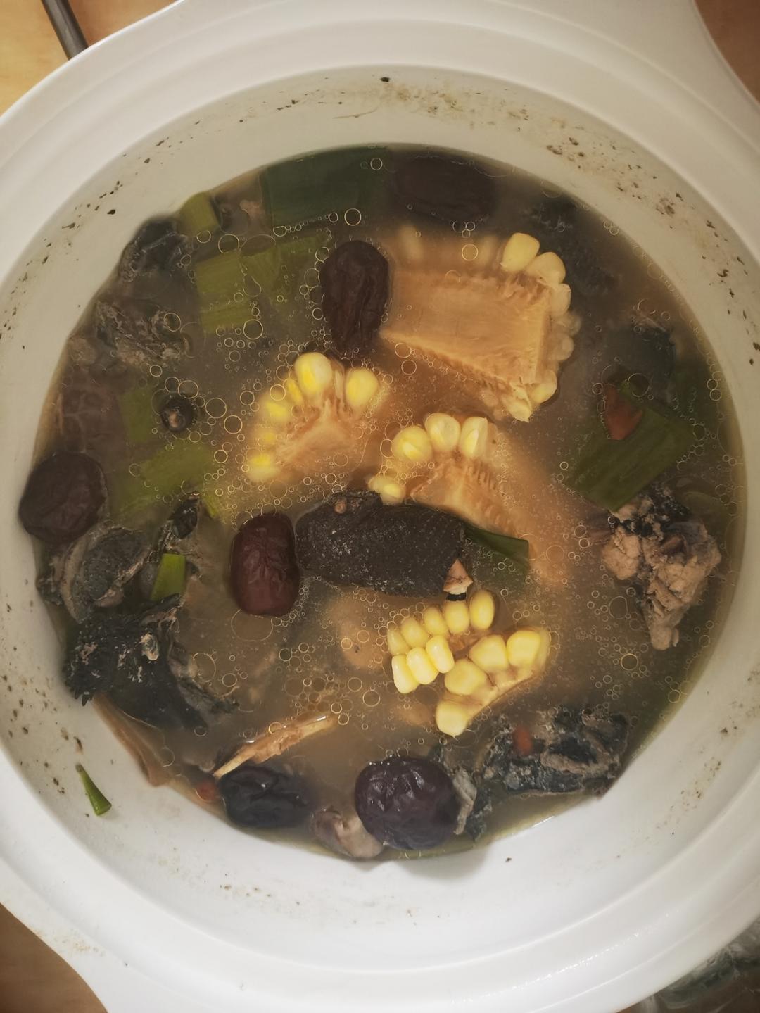 滋阴补血～香菇山药乌鸡汤