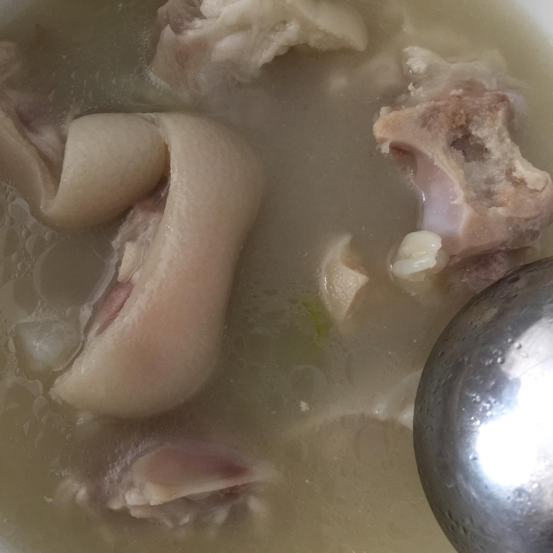 黄豆猪脚汤