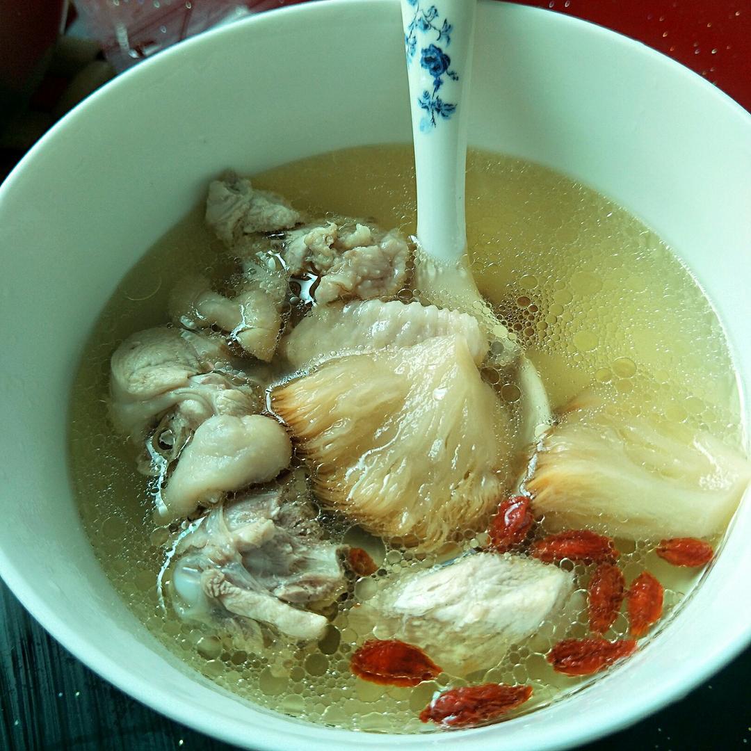 猴头菇红枣鲜鸡汤