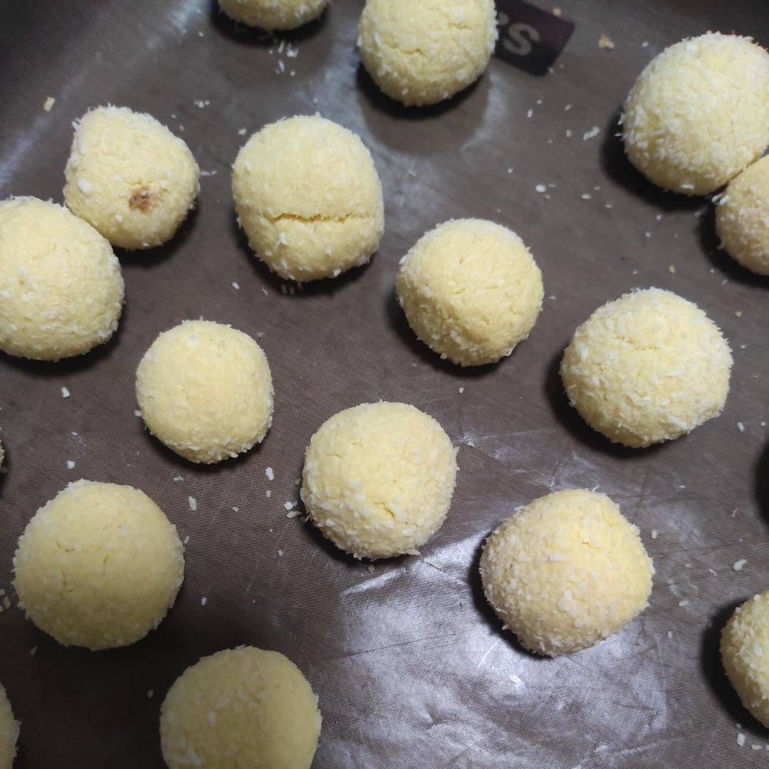 椰香浓郁的黄金椰蓉球