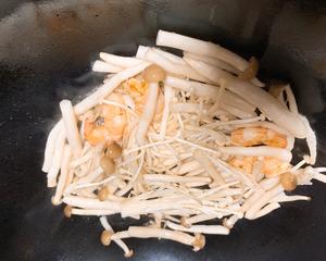三鲜菌菇汤🍄🦐🥚的做法 步骤3