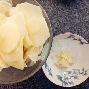 蒜香焗土豆的做法 步骤2