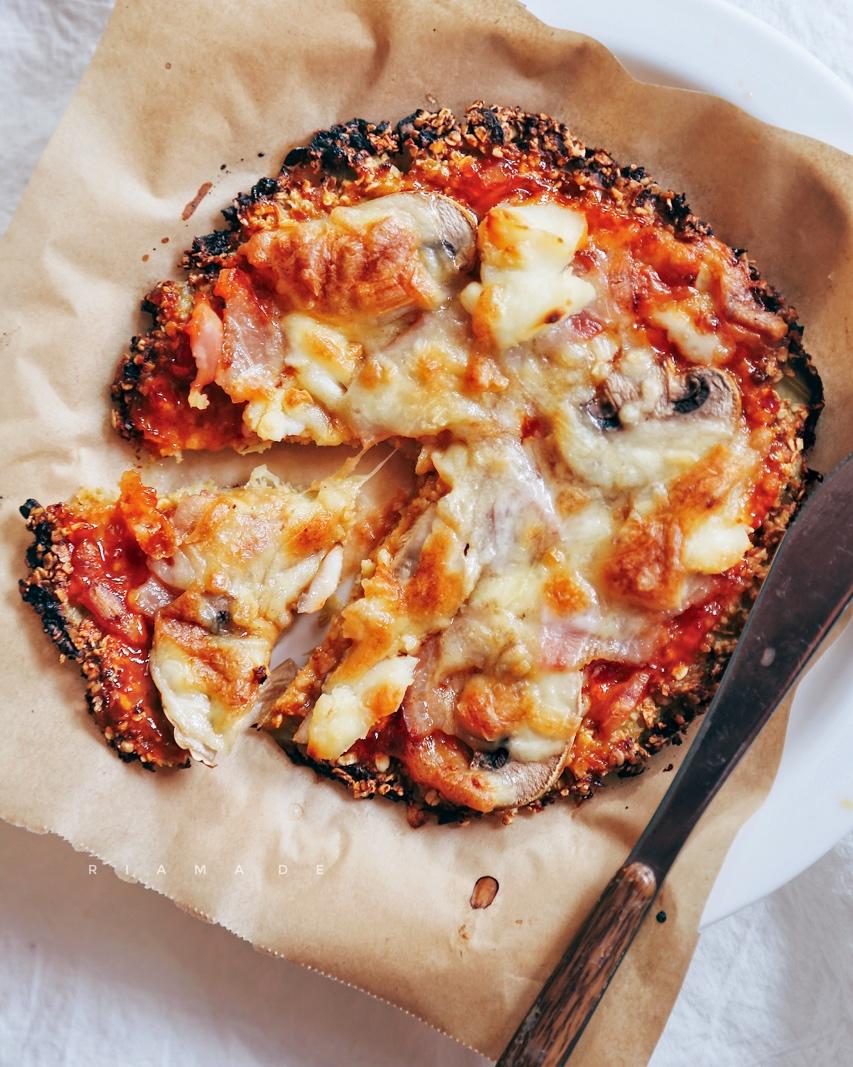 健康低热量的菜花底披萨