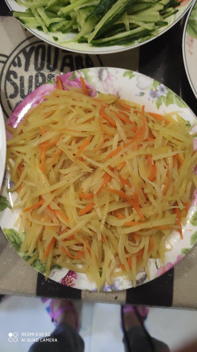 土豆丝炒胡萝卜丝