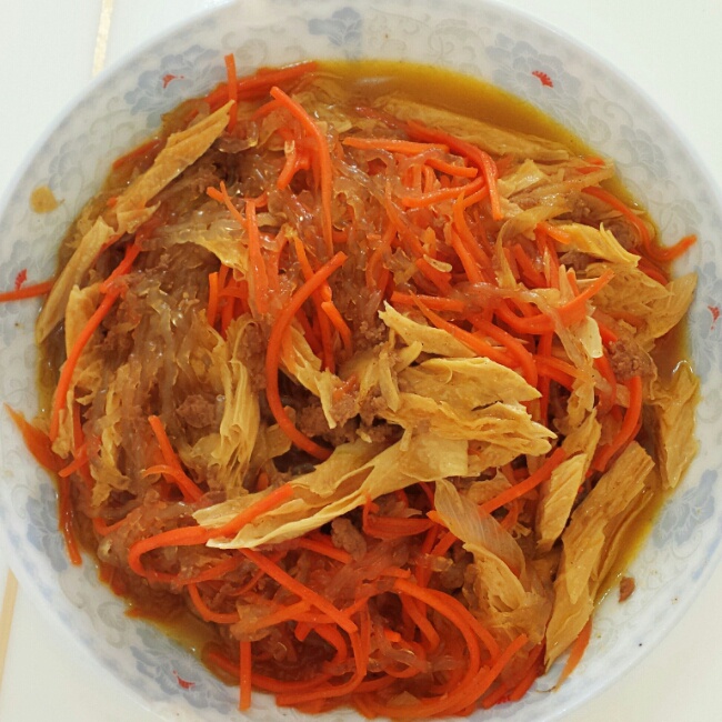 红萝卜炒肉丝