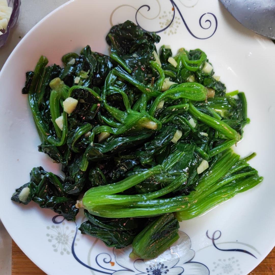 不涩口又嫩的清炒菠菜