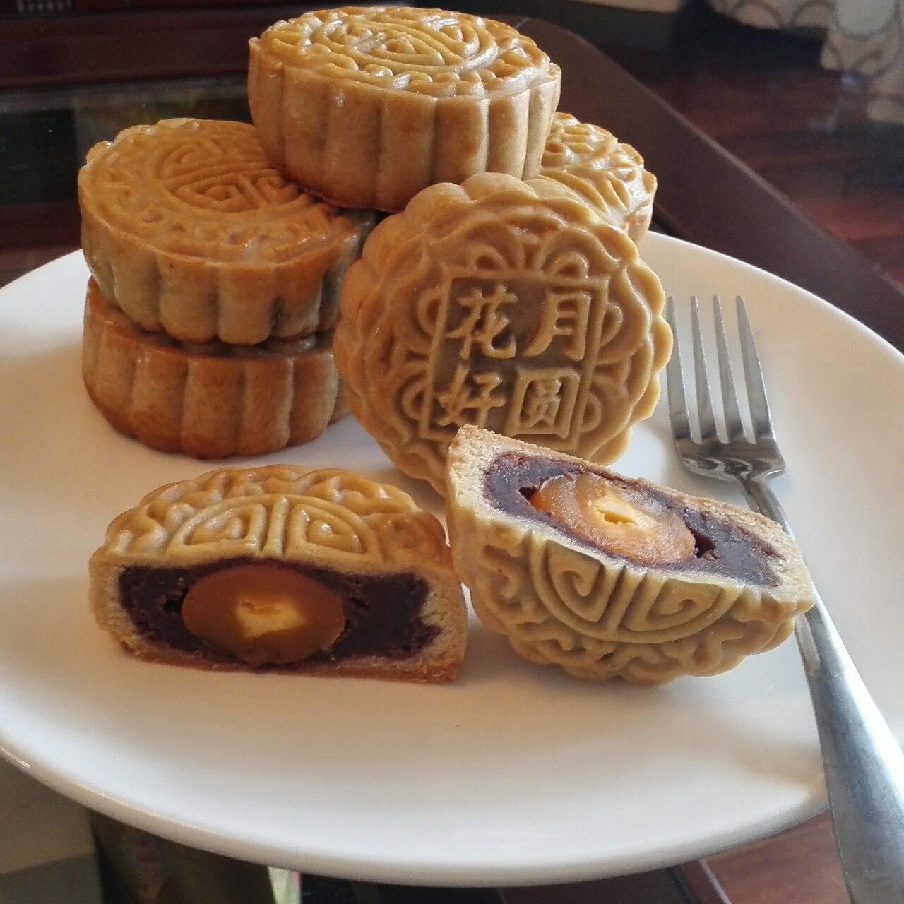 广式月饼－－蛋黄豆沙月饼