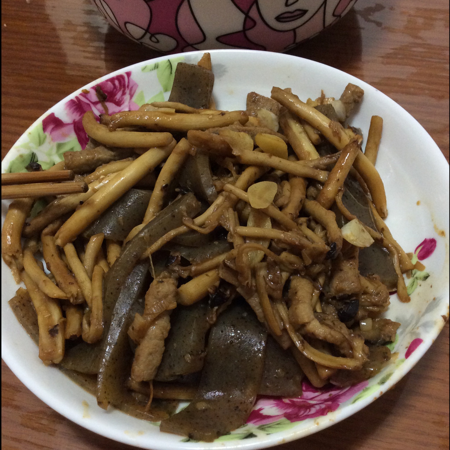 牛肉丝炒茶树菇