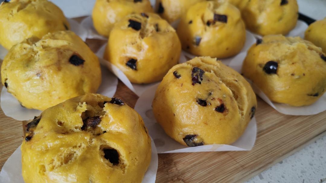 不加一滴水的南瓜开花馒头，纯南瓜泥和面，无需泡打粉，枣香浓郁个个开花