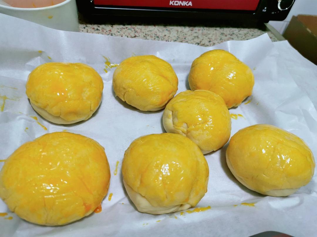 好吃到炸裂的港式菠萝包（附带制作酥皮的小视频）