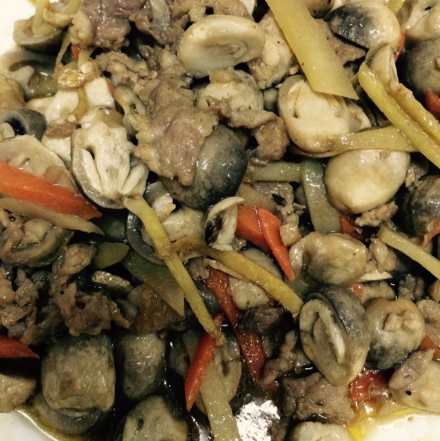 蚝油草菇滑炒牛肉