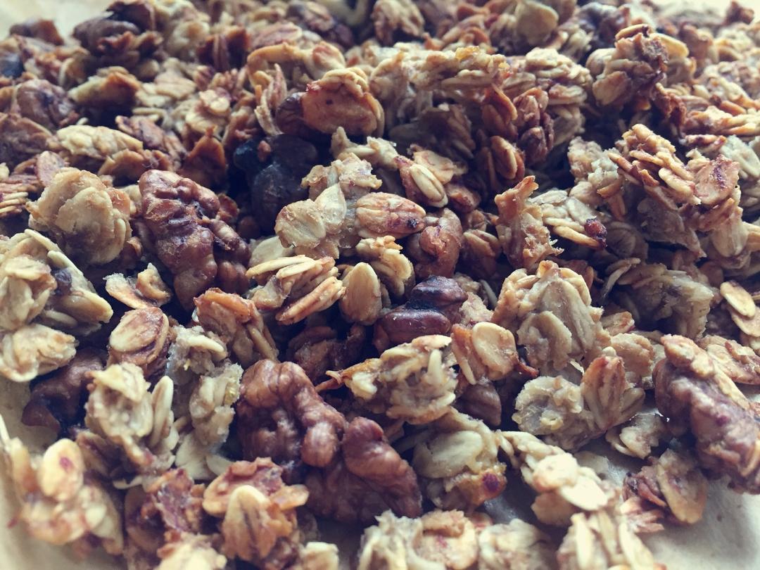 不添加糖油的香蕉核桃格兰诺拉麦片granola