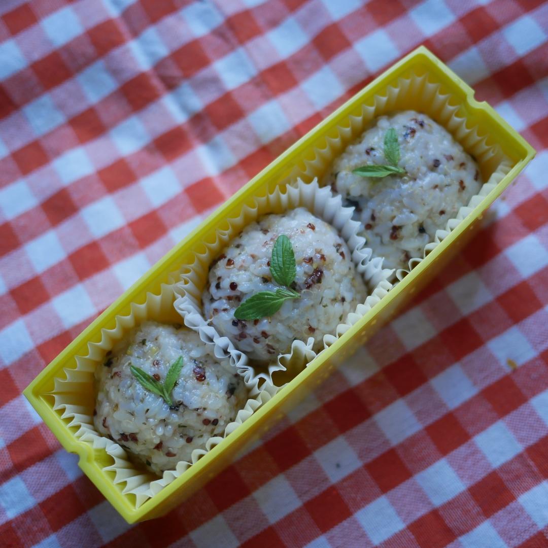 藜麦饭团