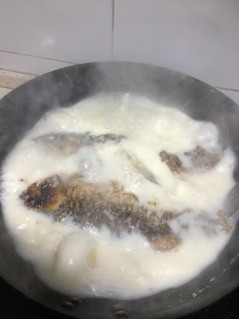 奶白鲫鱼汤（视频，只用10分钟）