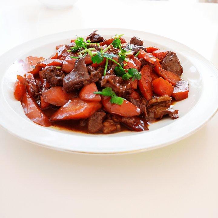 胡萝卜焖羊肉