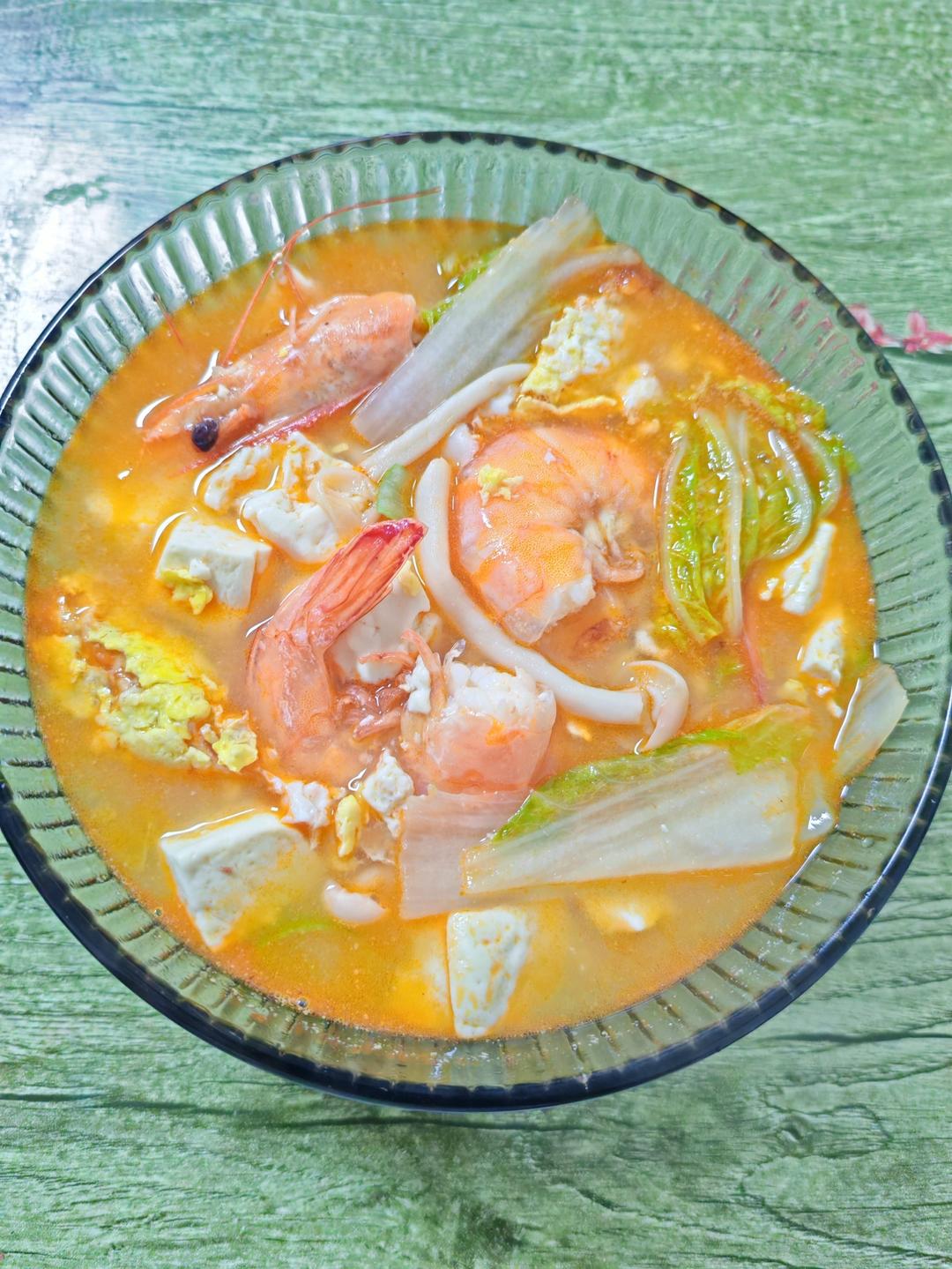 鲜虾菌菇豆腐汤