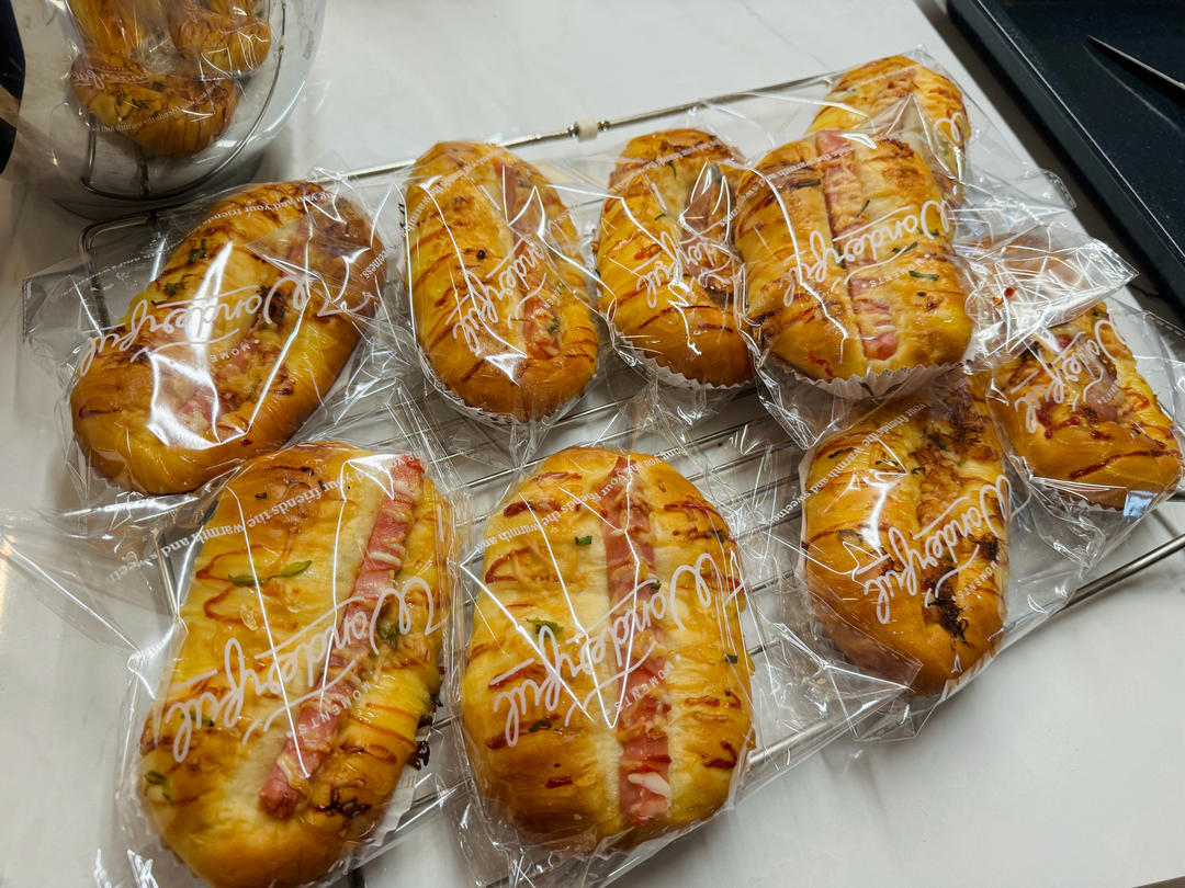 软fufu的经典肉松肠仔包