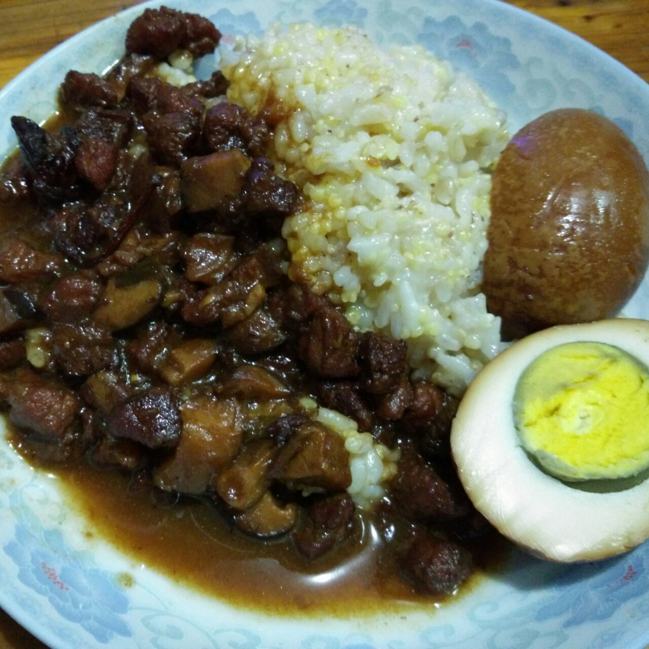 洋葱酥卤肉饭