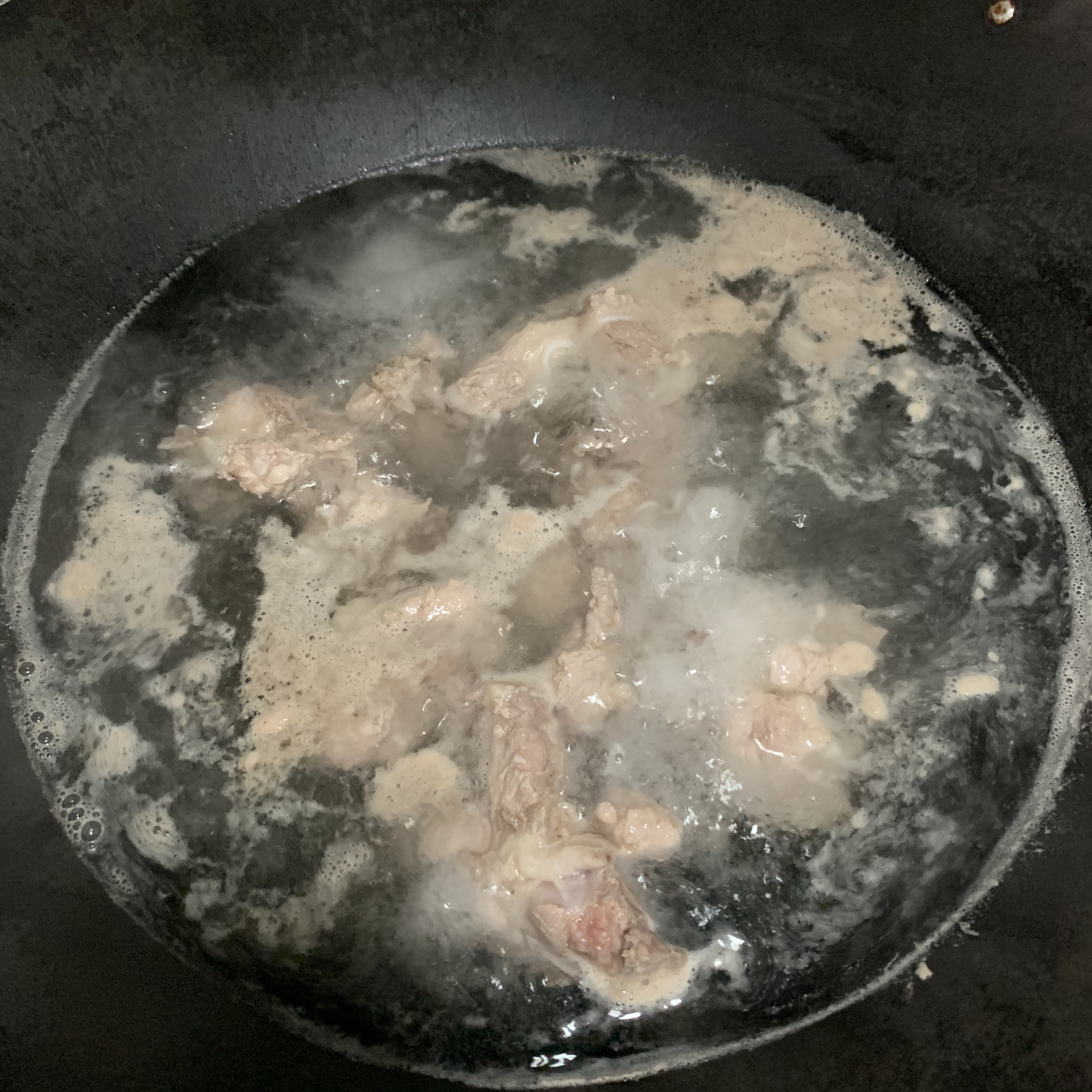 清热祛湿汤：牛大力土茯苓玉竹猪骨汤的做法 步骤3