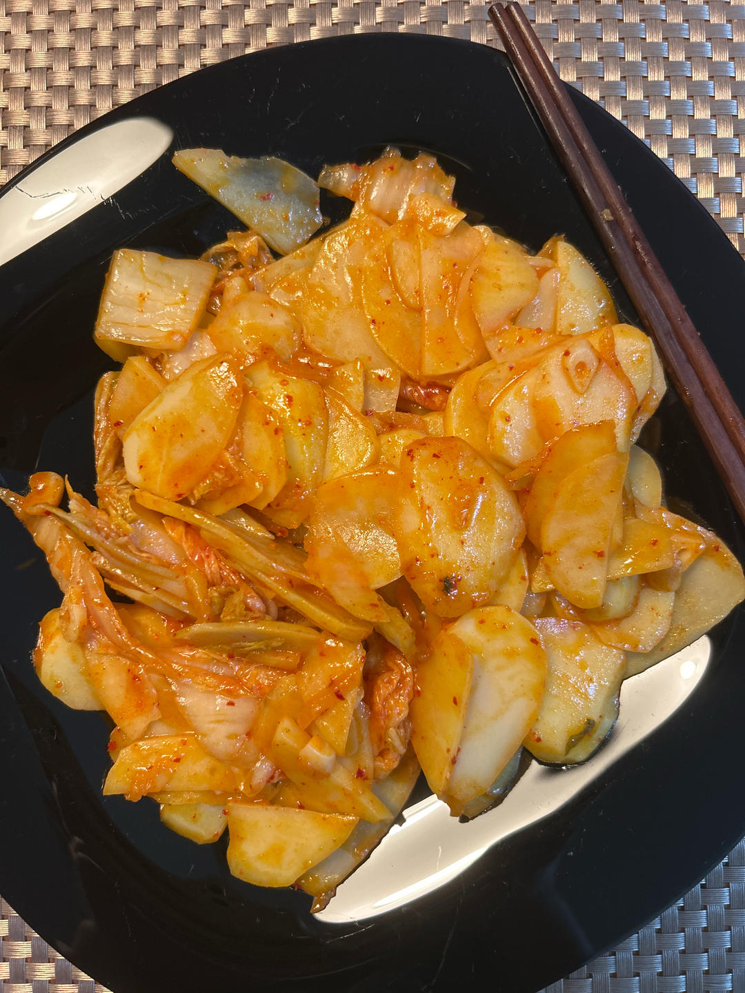 辣白菜炒土豆片