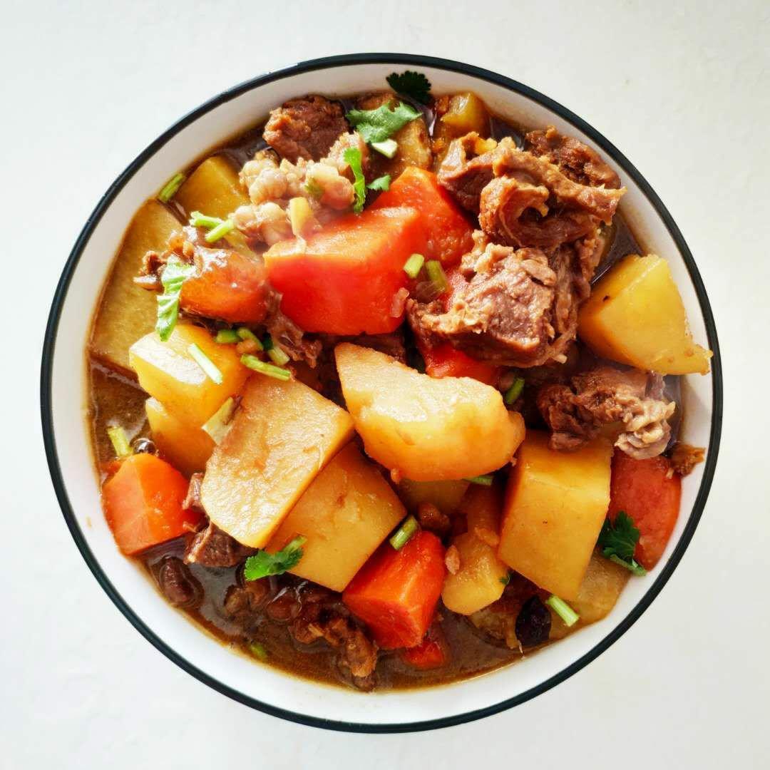胡萝卜土豆烧牛腩