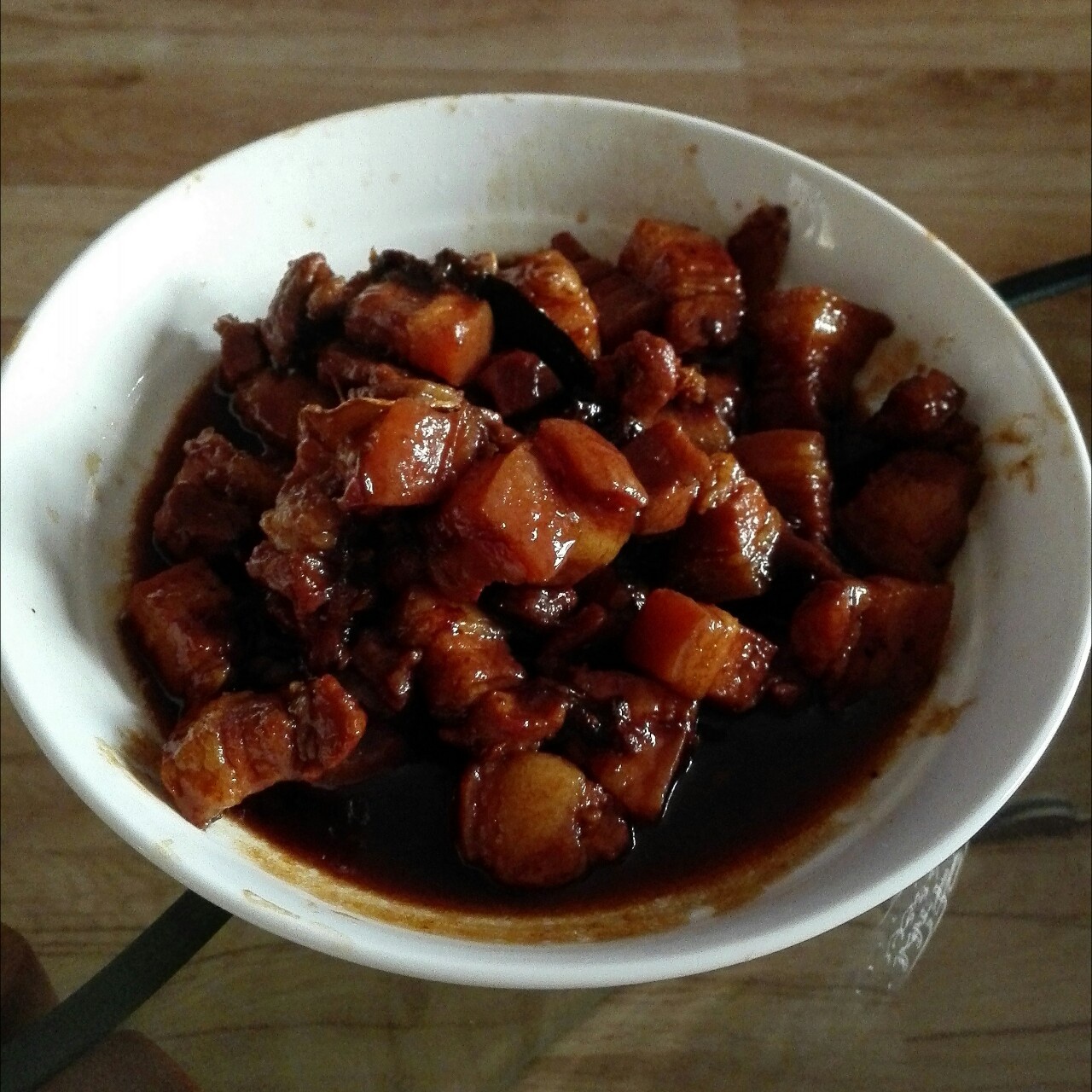 吃着碗里望着锅里的红烧肉