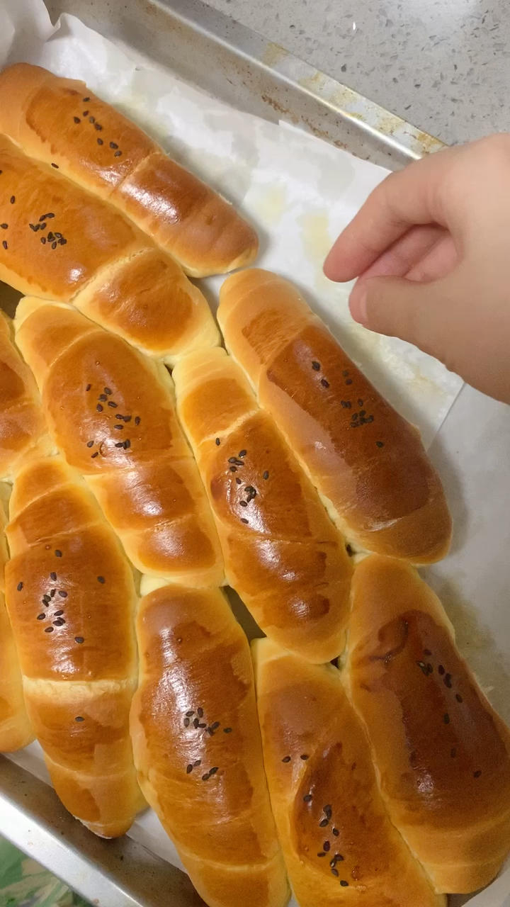 超拉丝奶香面包卷柔软小餐包