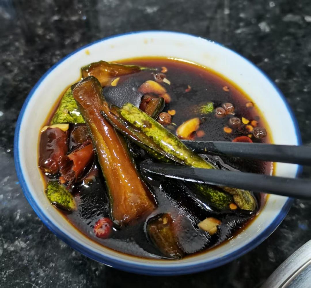 脆生生清爽开胃的酱黄瓜