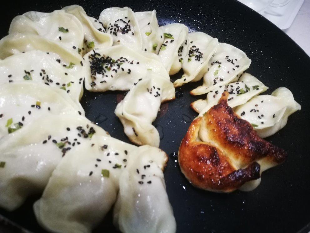 鲜肉锅贴