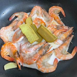 椰香咖喱虾的做法 步骤4