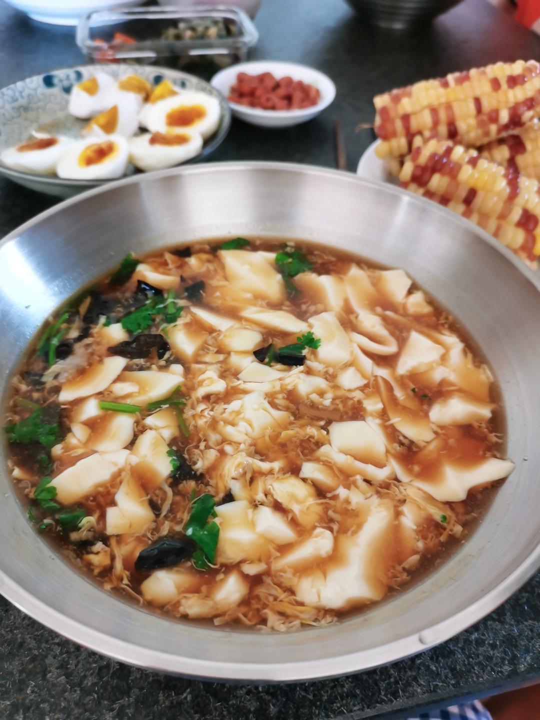豆腐脑儿和卤汁（内酯）