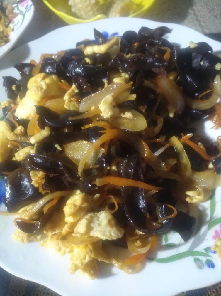 木耳炒鸡蛋 Wood ear Mushrooms with Egg