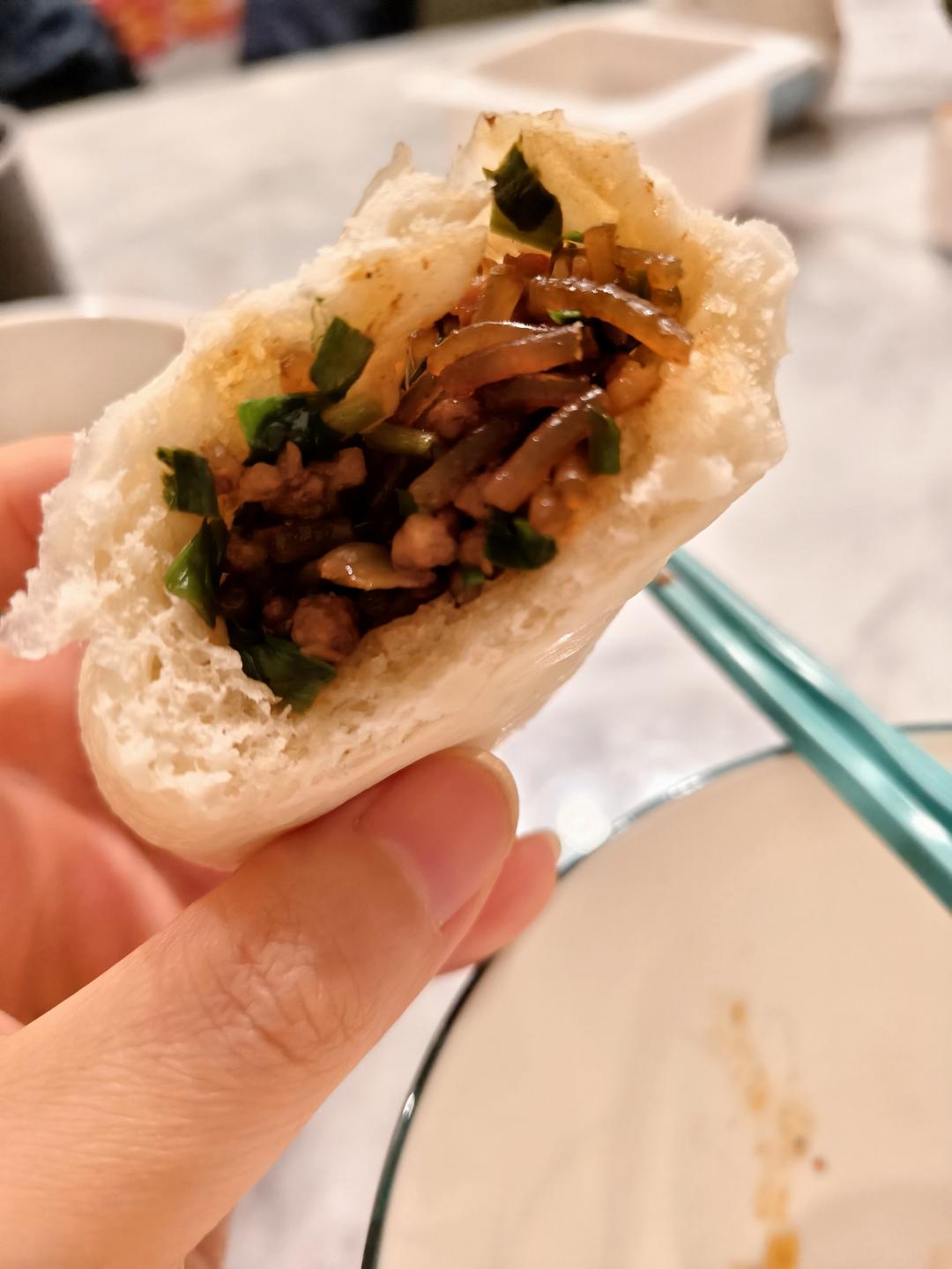 韭菜肉沫粉条豆腐包子