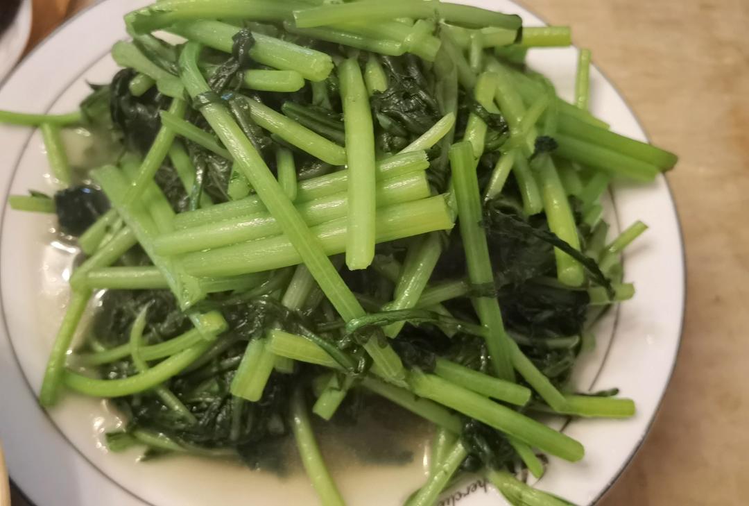 炒茼蒿（零失败巨好吃的快手菜）