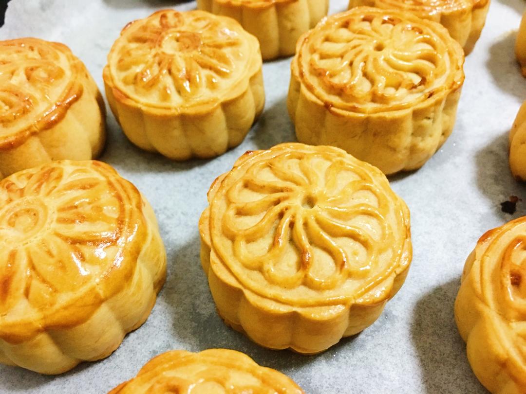 广式月饼－－蛋黄豆沙月饼