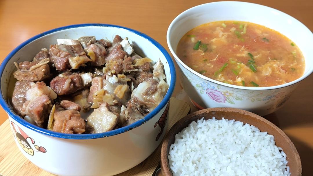 香酥排骨蒸土豆