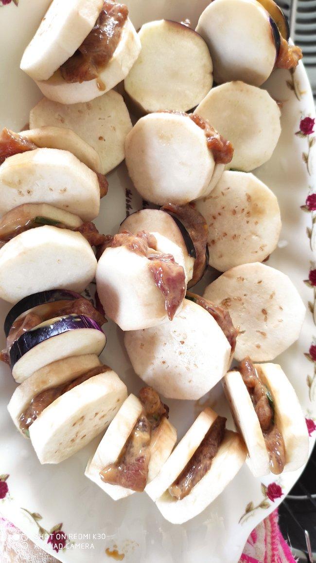 就像有句话所说：成年人的世界里，从来就没有“容易”二字。很多时候，你只能单枪匹马，直面生活的兵荒马乱。