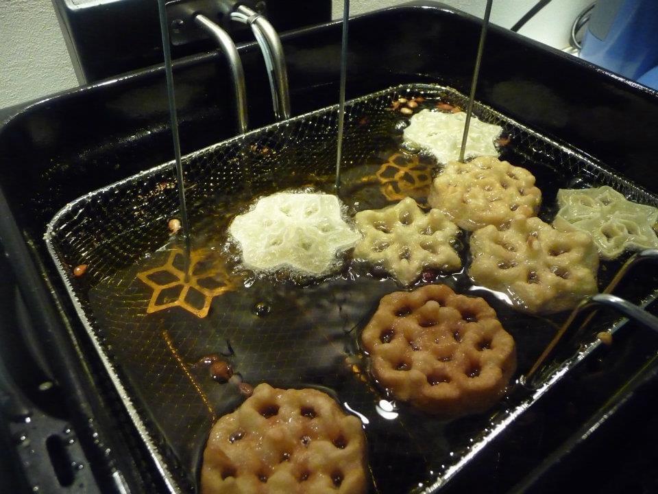 椰香无比酥脆的娘惹蜂窝饼kuih loyang, kuih rose, kuih goyang的做法 步骤1