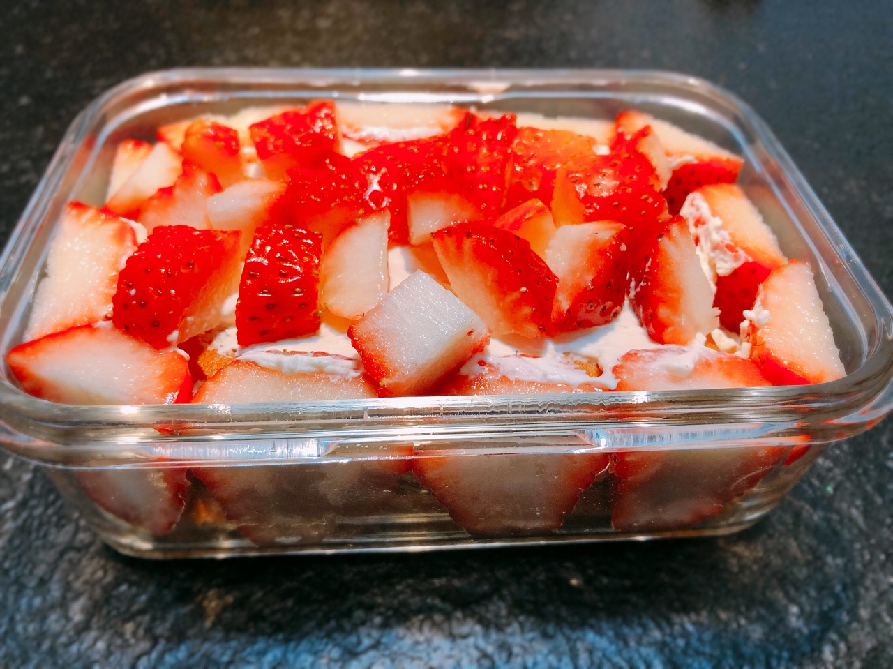 草莓提拉米苏盒子