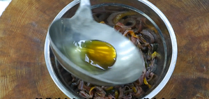 厨师长教你：“响油鳝丝”的家常做法，味道非常赞的做法 步骤4
