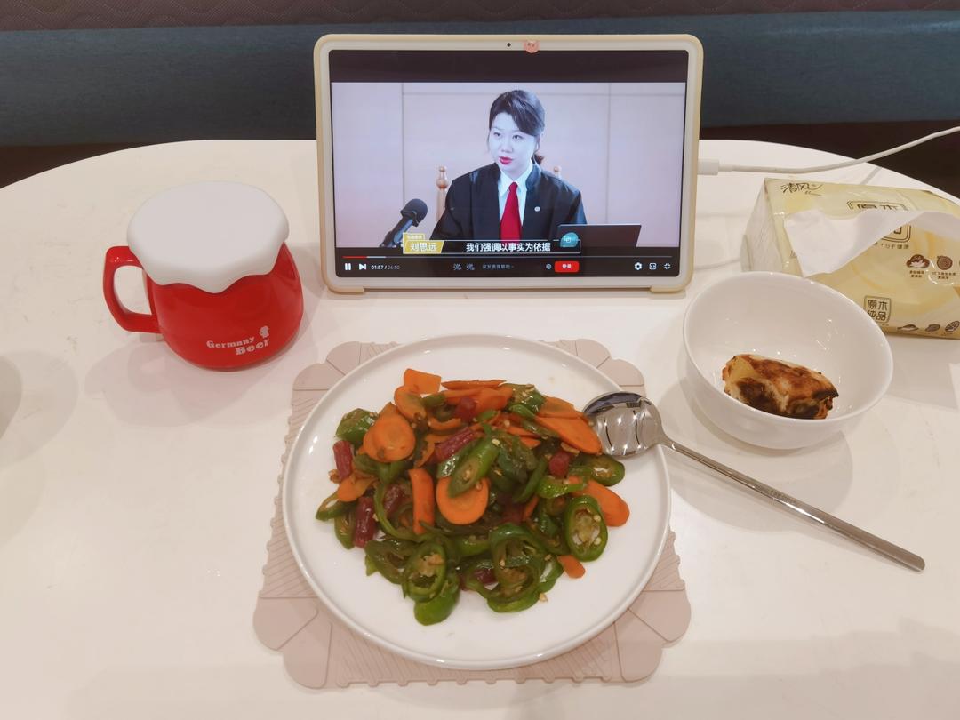 巨下饭的尖椒肉丝好吃得一碗接一碗