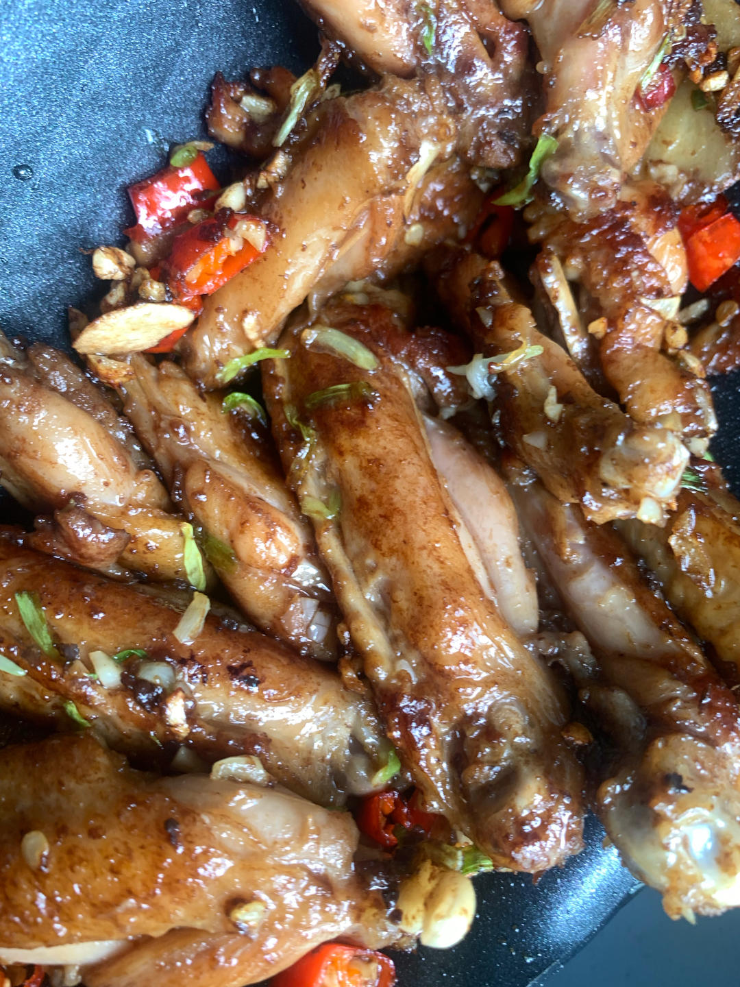 香辣鸡翅（手指都舔干净）