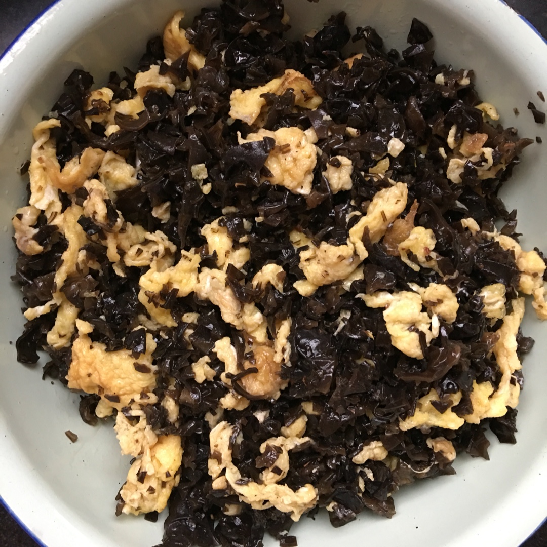 水过无痕z做的胡萝卜鸡蛋香菇木耳素馅饺子