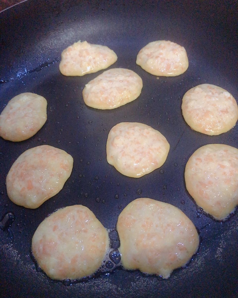 苹果胡萝卜小软饼 宝宝辅食食谱