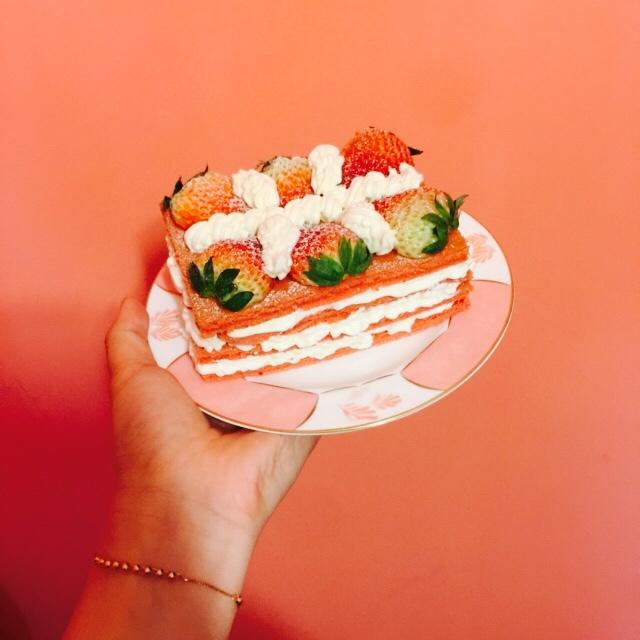 红丝绒草莓裸蛋糕