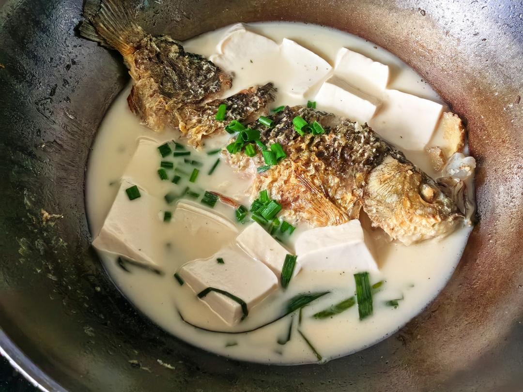 奶白鲫鱼豆腐汤|一条鱼最后的温柔